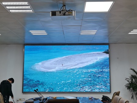 光谷實驗中學室內(nèi)全彩P1.86    尺寸：4.16x2.24m   像素點：2236x1204