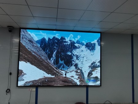 孝感東室內(nèi)全彩P1.53安裝完畢   尺寸：2.88x1.92m   像素點(diǎn)：1872x1248