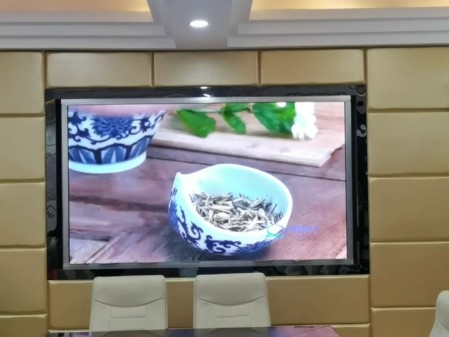 蔡甸區(qū)四小室內(nèi)全彩P1.25安裝調(diào)試完成    尺寸：2.88x1.28m   像素點：1792x1024