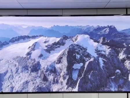 孝感**企業(yè)  BOE  室內(nèi)全彩P2.5安裝調(diào)試完成    尺寸：4.8*2.56m   像素點：1920*1024