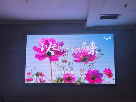 常青花園室內(nèi)全彩 BOE P2.5鋁底殼安裝完畢！  尺寸：2.88X1.6   像素點(diǎn)：1152X640