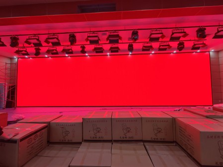 武漢**大學附屬醫(yī)院P1.86安裝調試完畢 尺寸 ：16*4.16 ； 像素點： 8600*2236