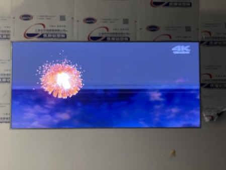 武漢***科技公司大廳小屏安裝調(diào)試完畢！ 像素點(diǎn)： 2496??1040 ；尺寸： 3.84??1.6