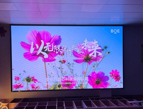 小間距LED顯示屏：細膩畫面展現(xiàn)無限可能